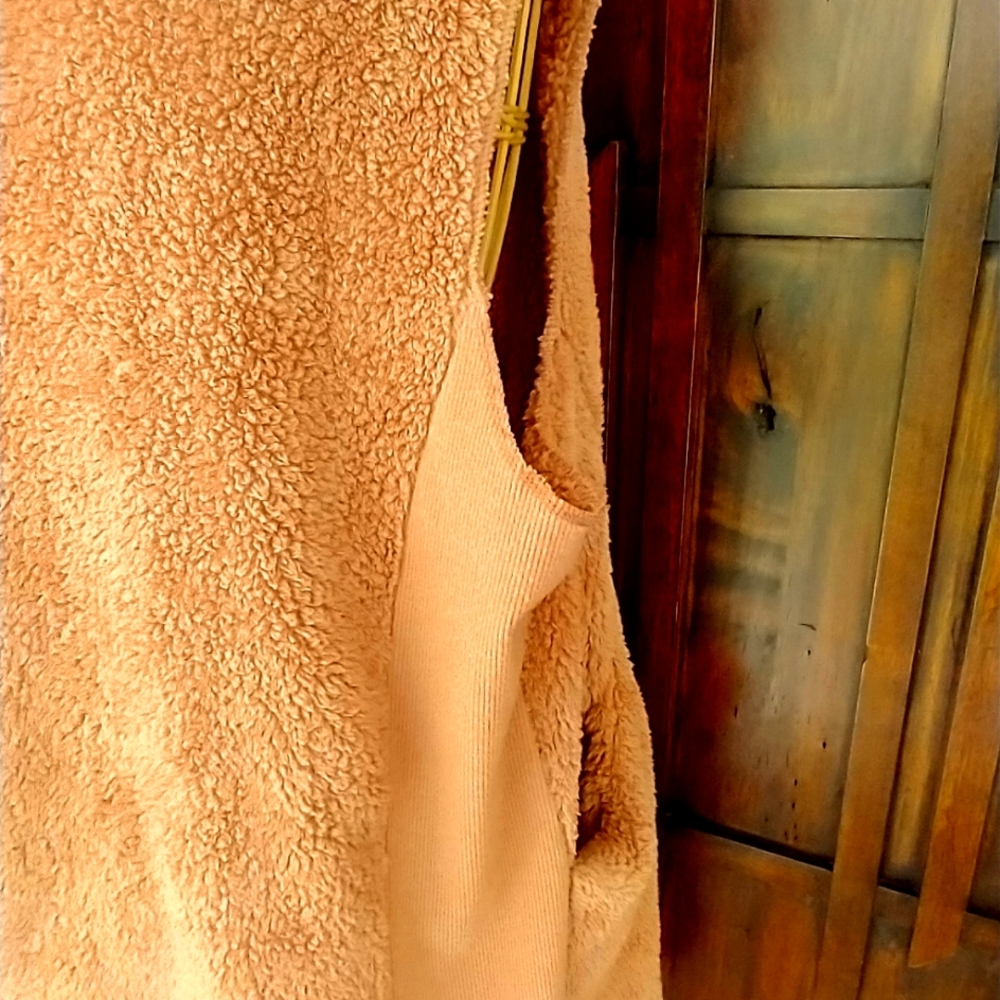 Sherpa Collared Vest NWOT - Picture 9 of 15